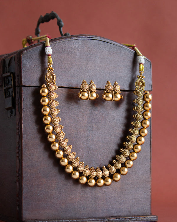 Miyra Gold Antique Necklace Set
