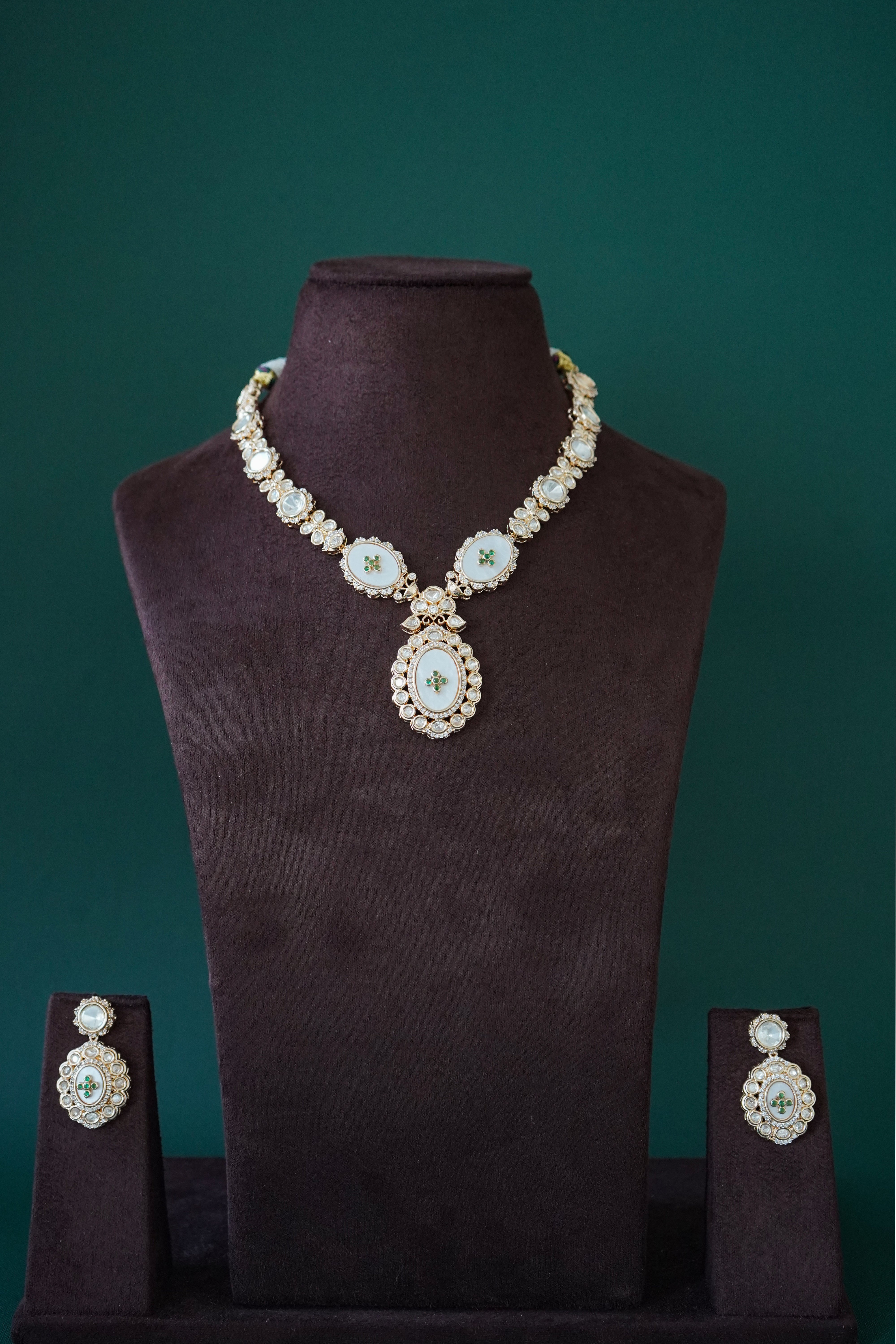 Avyani Mother of Pearl Necklace Set - Emerald – Aranqa