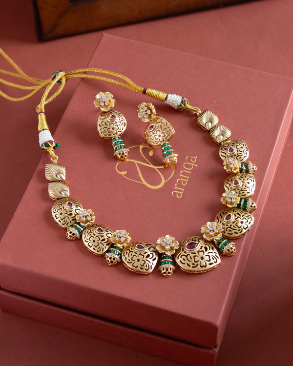 Tivya Gold Engraved Necklace Set